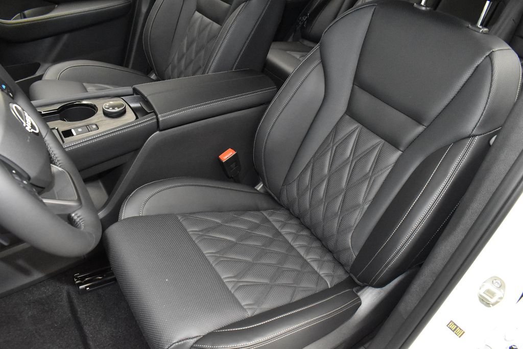 New 2026 Everest White Pearl TriCoat / Super Black Two-tone Nissan Platinum image 14