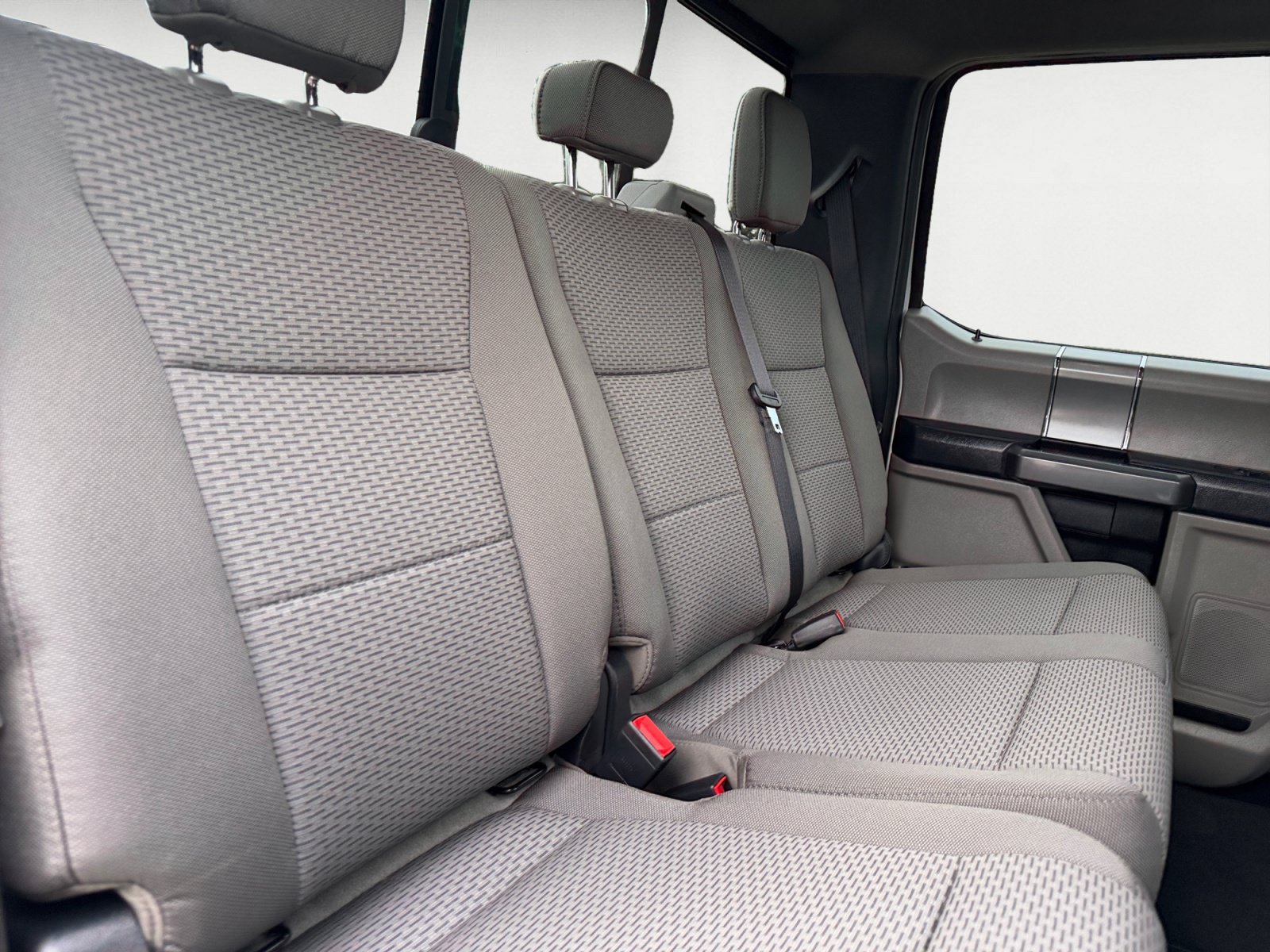 Certified Used 2022 Oxford White Ford XLT image 18
