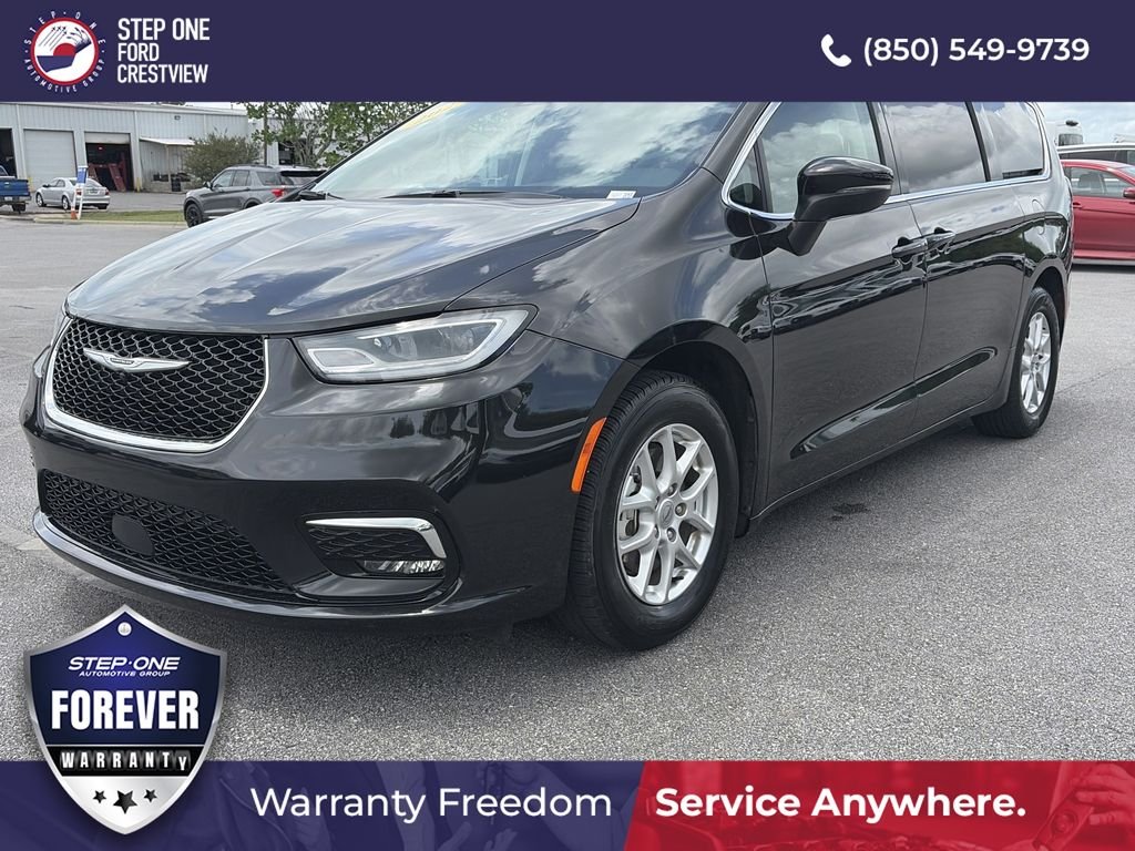 2023 Chrysler Pacifica Touring L's photo