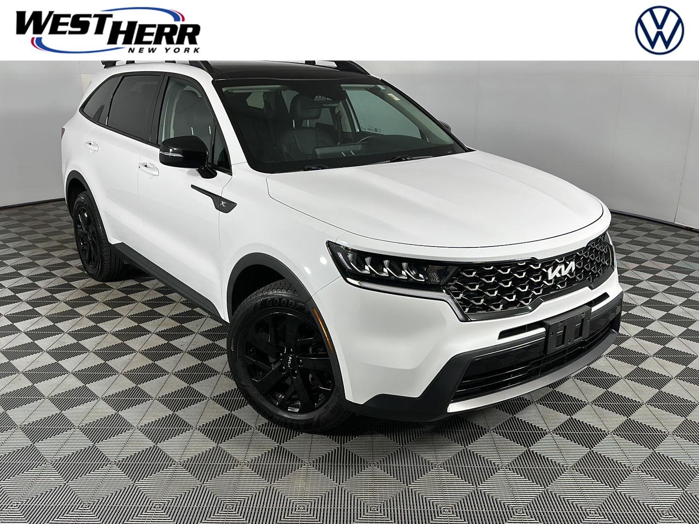 Used 2022 Glacial White Pearl Kia  image 1