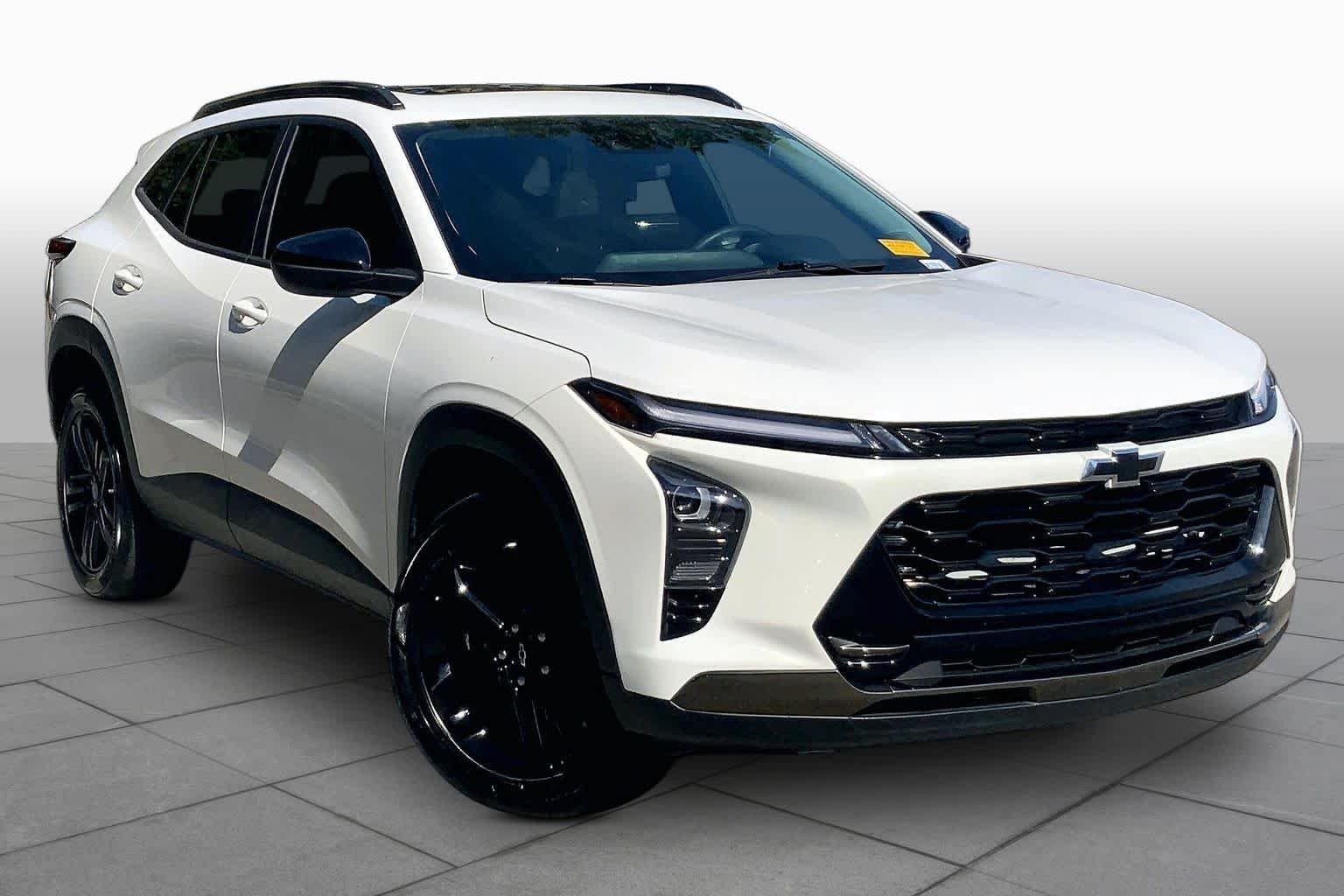 Used 2024 Summit White Chevrolet ACTIV image 3