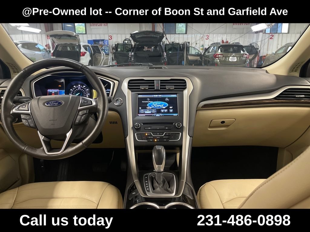 Used 2016 Red Ford SE image 18