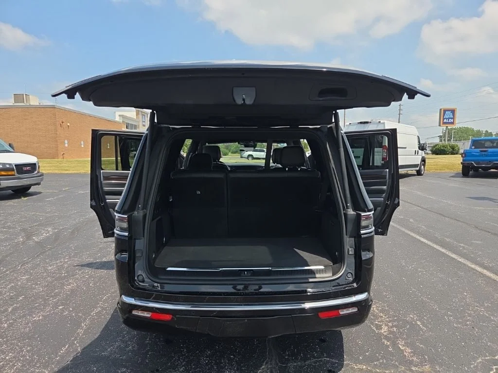 2023 Jeep Grand Wagoneer Series II - Photo 22