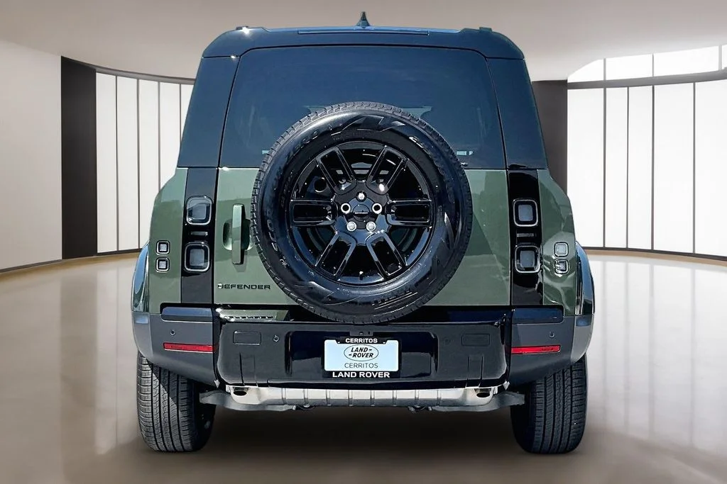 New 2026 Green Land Rover S image 4
