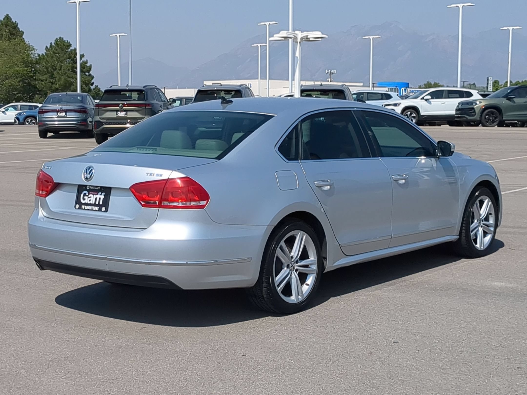 Used 2015 Reflex Silver Metallic Volkswagen 1.8T SE image 3