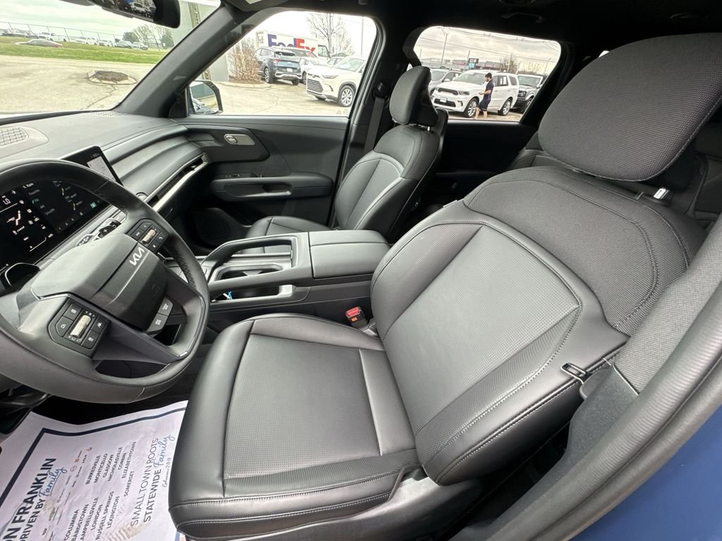 New 2027 Black Kia S image 11