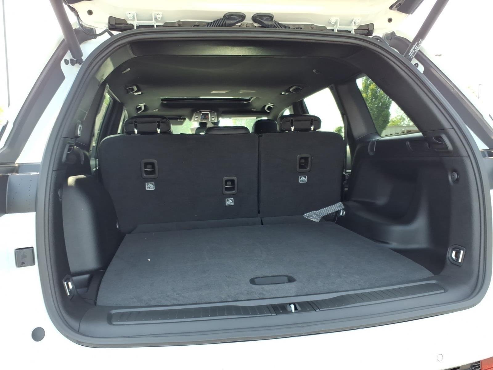 New 2026 Bright White Clear-Coat Exterior Paint Jeep Laredo Altitude image 30