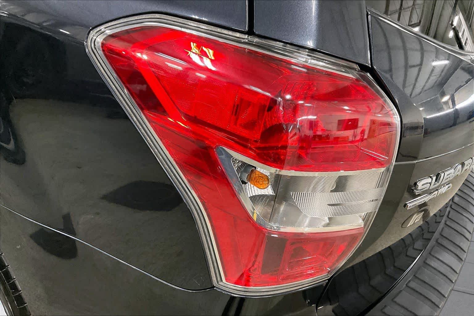 Used 2015 Dark Gray Metallic Subaru 2.5i Premium image 29