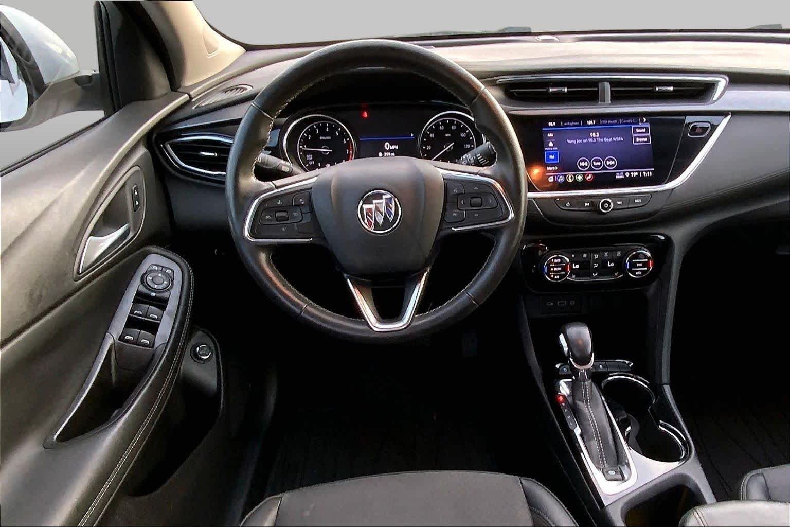 Used 2022 White Frost Tricoat Buick Select image 6