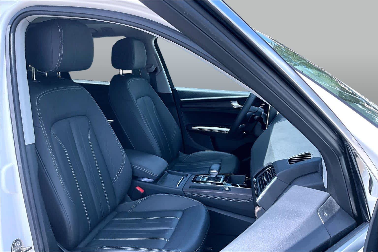 Used 2021 GLACIER WHITE METALLIC Audi Premium Plus image 9
