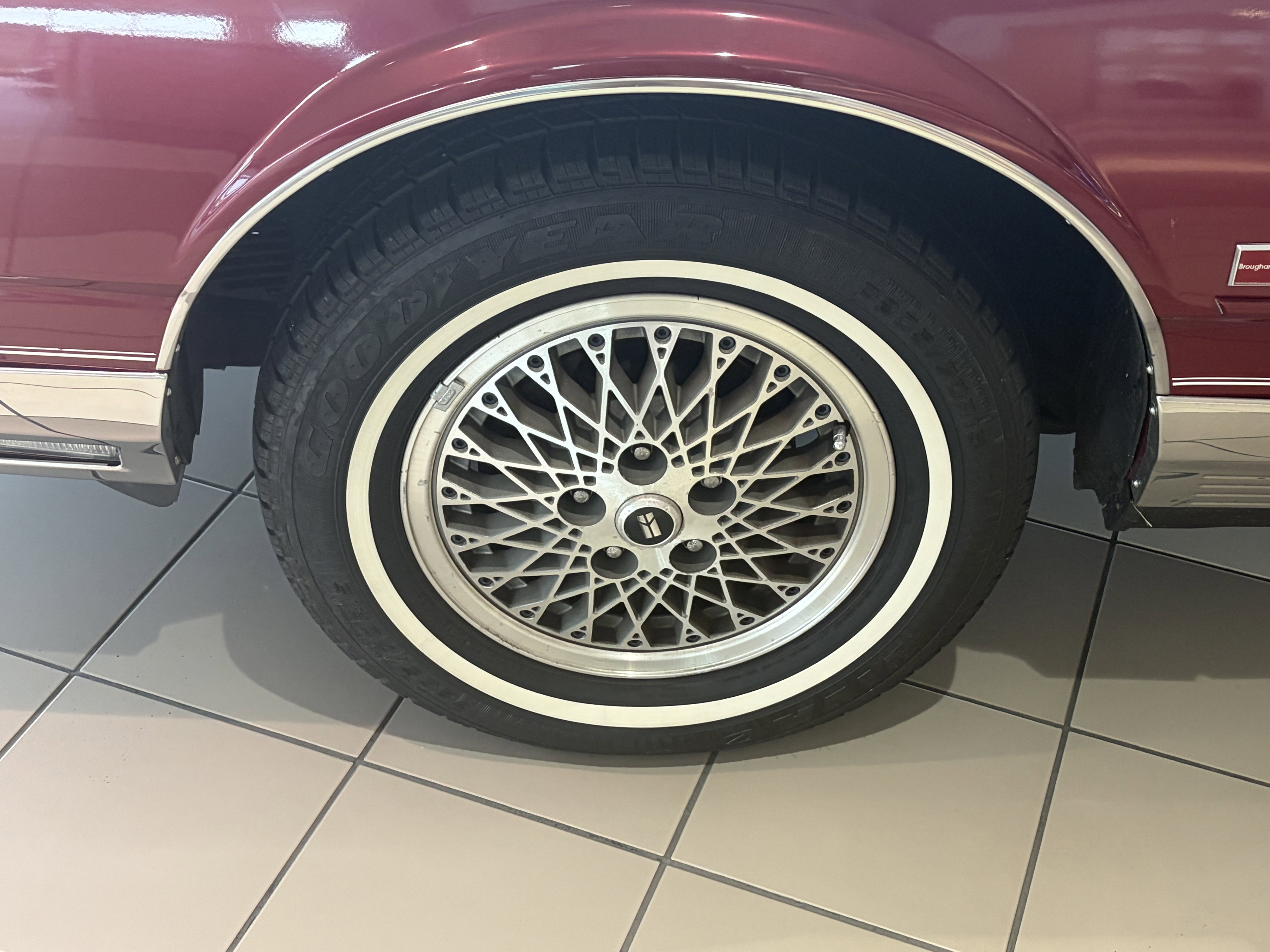 Used 1989 Burgandy Oldsmobile Regency Brougham image 4