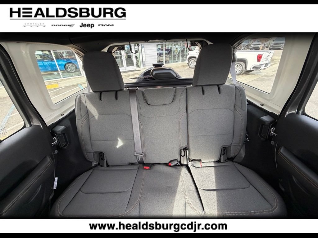 2026 Jeep Wrangler 4-Door Sahara - Photo 12