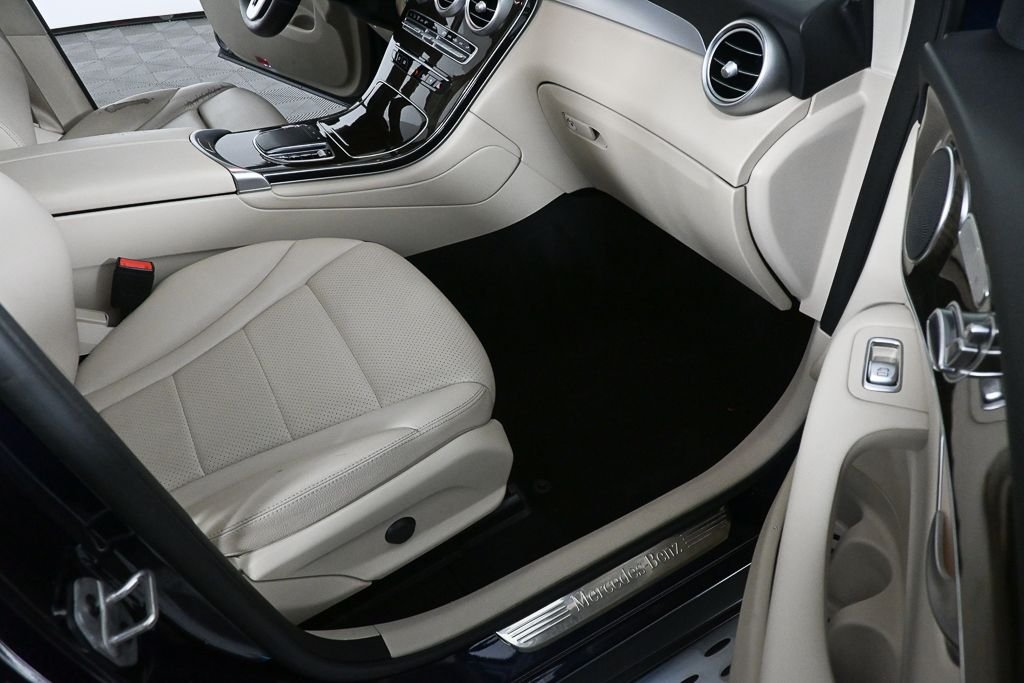 Used 2021 Blue Mercedes-Benz GLC 300 image 23