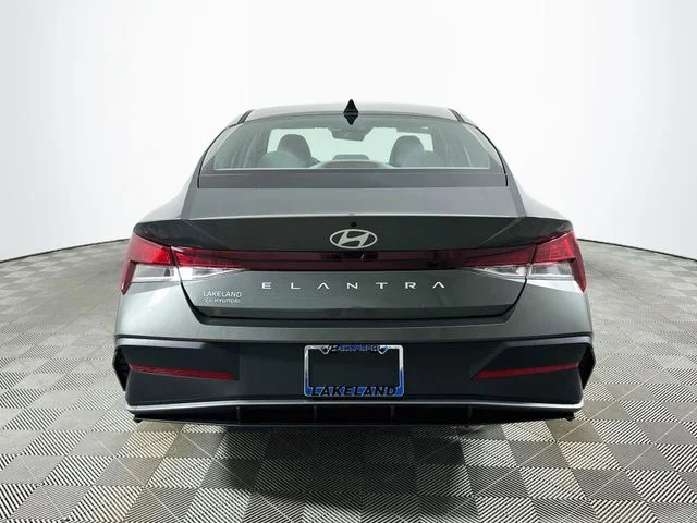 New 2026 Gray Hyundai SE image 4
