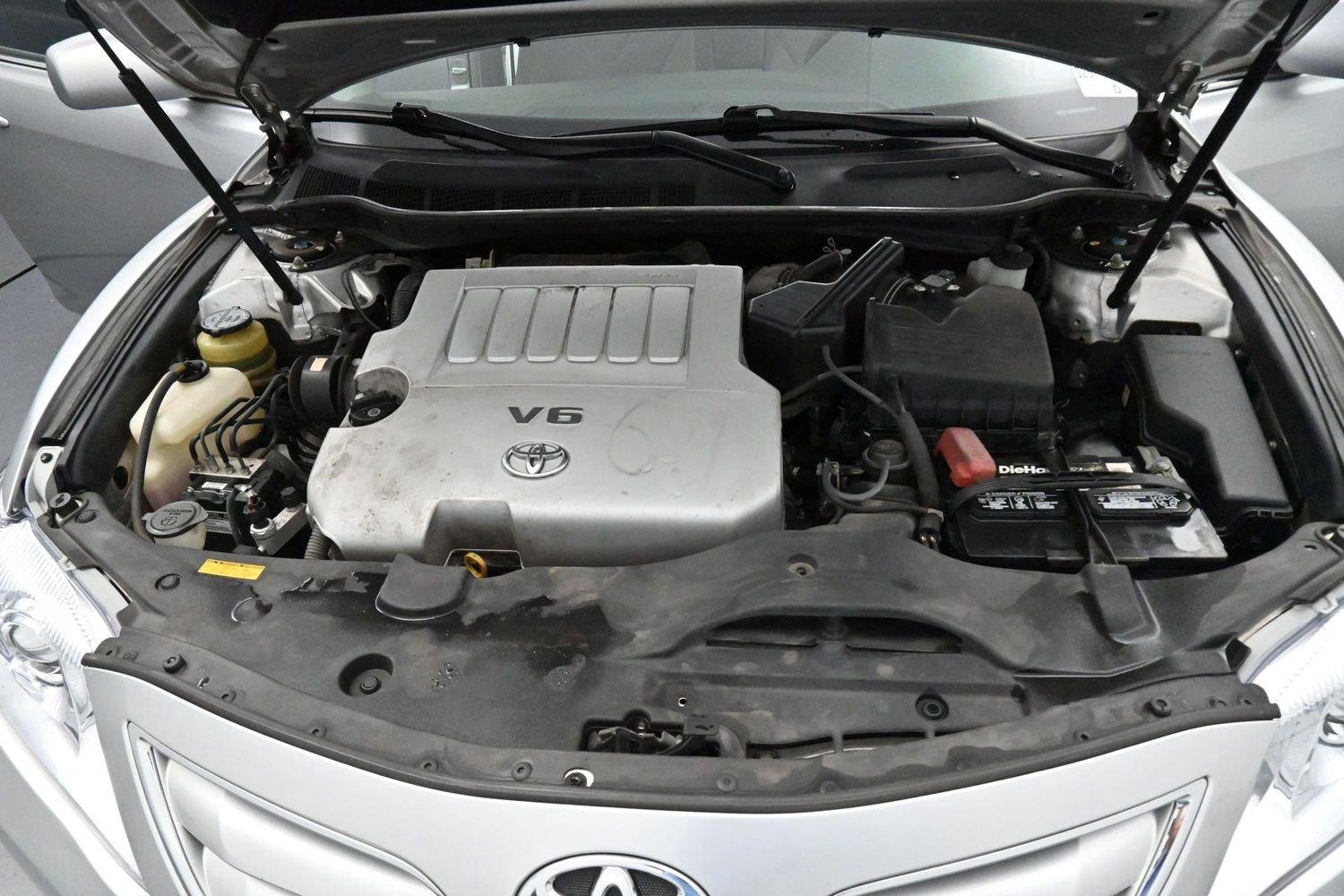 Used 2010 Classic Silver Metallic Toyota LE image 29