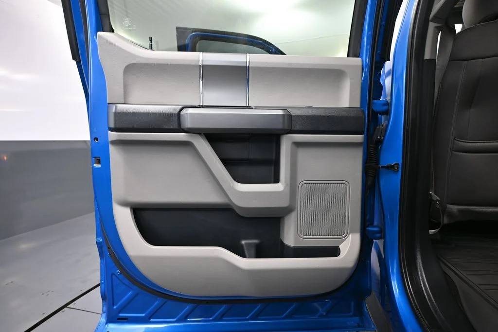 Used 2020 Blue Ford XLT image 37