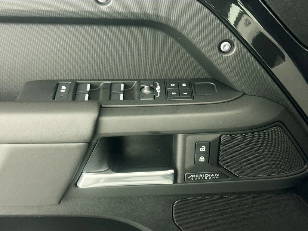 New 2026 Carpathian Grey Land Rover X-Dynamic SE image 17