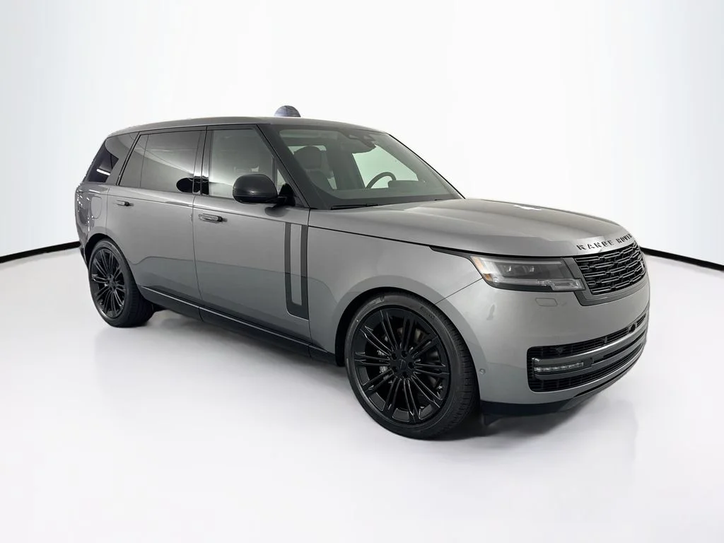 New 2026 Eiger Grey Land Rover SE image 3