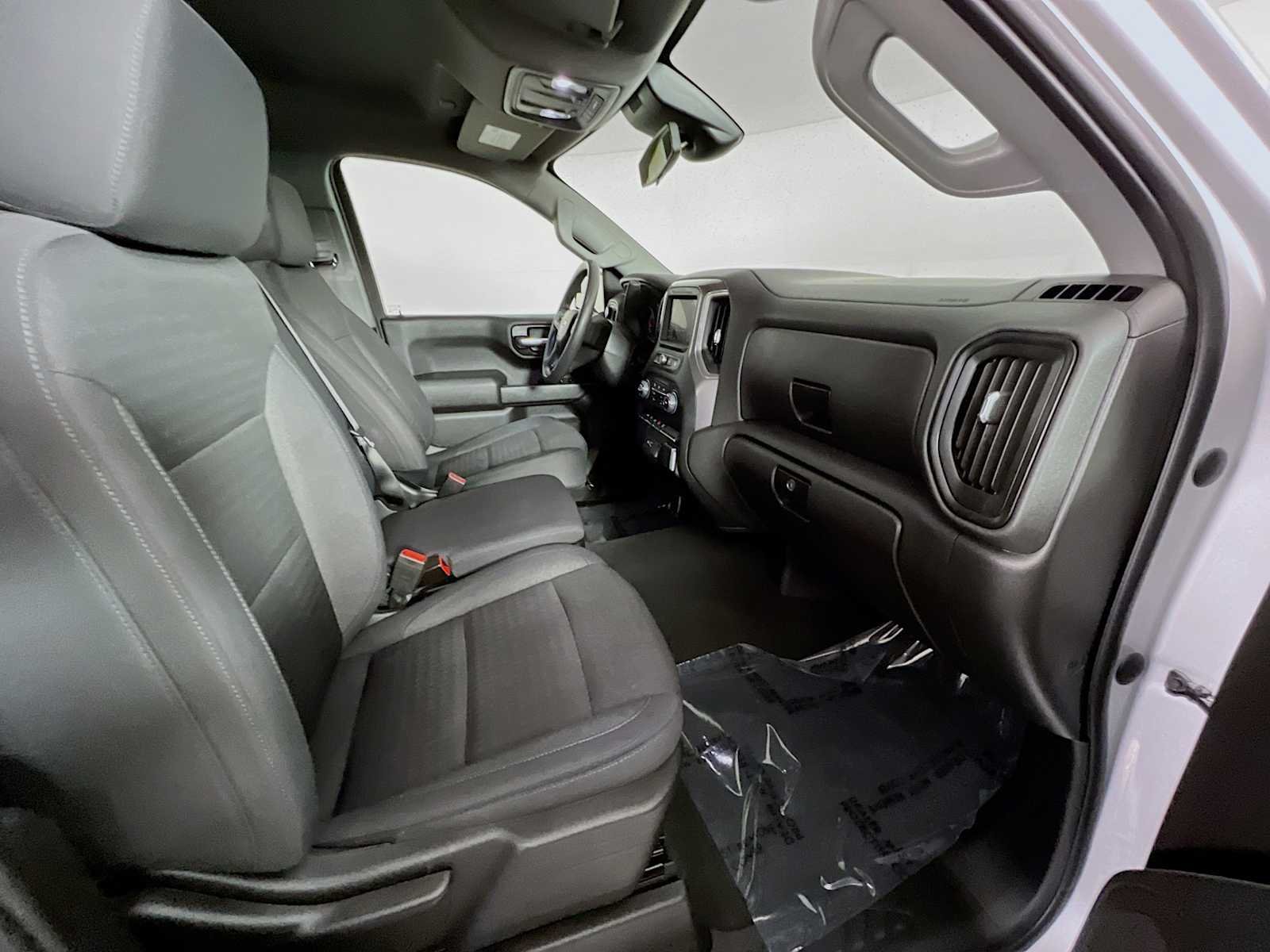 Used 2022 Silver Ice Metallic Chevrolet Custom image 26