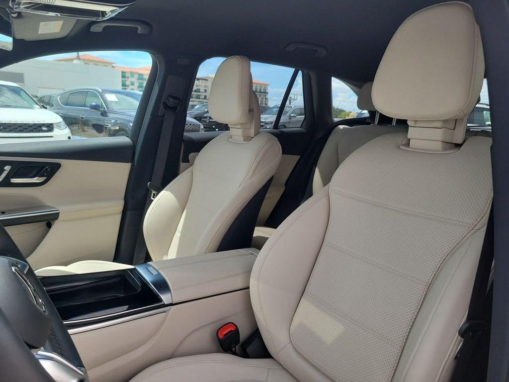 Certified Used 2025 White Mercedes-Benz GLC 300 image 20