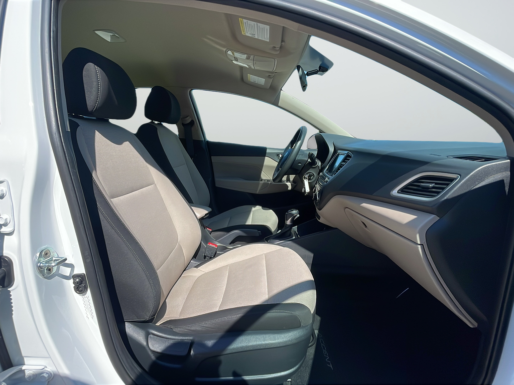 Used 2022 White Hyundai SEL image 25