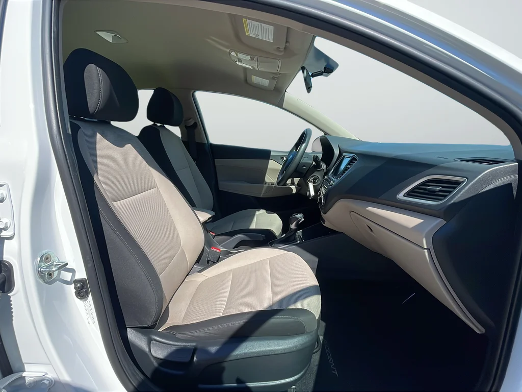 Used 2022 White Hyundai SEL image 25