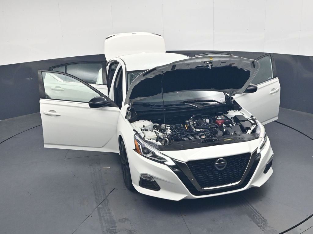 Used 2022 White Nissan 2.5 SR image 50