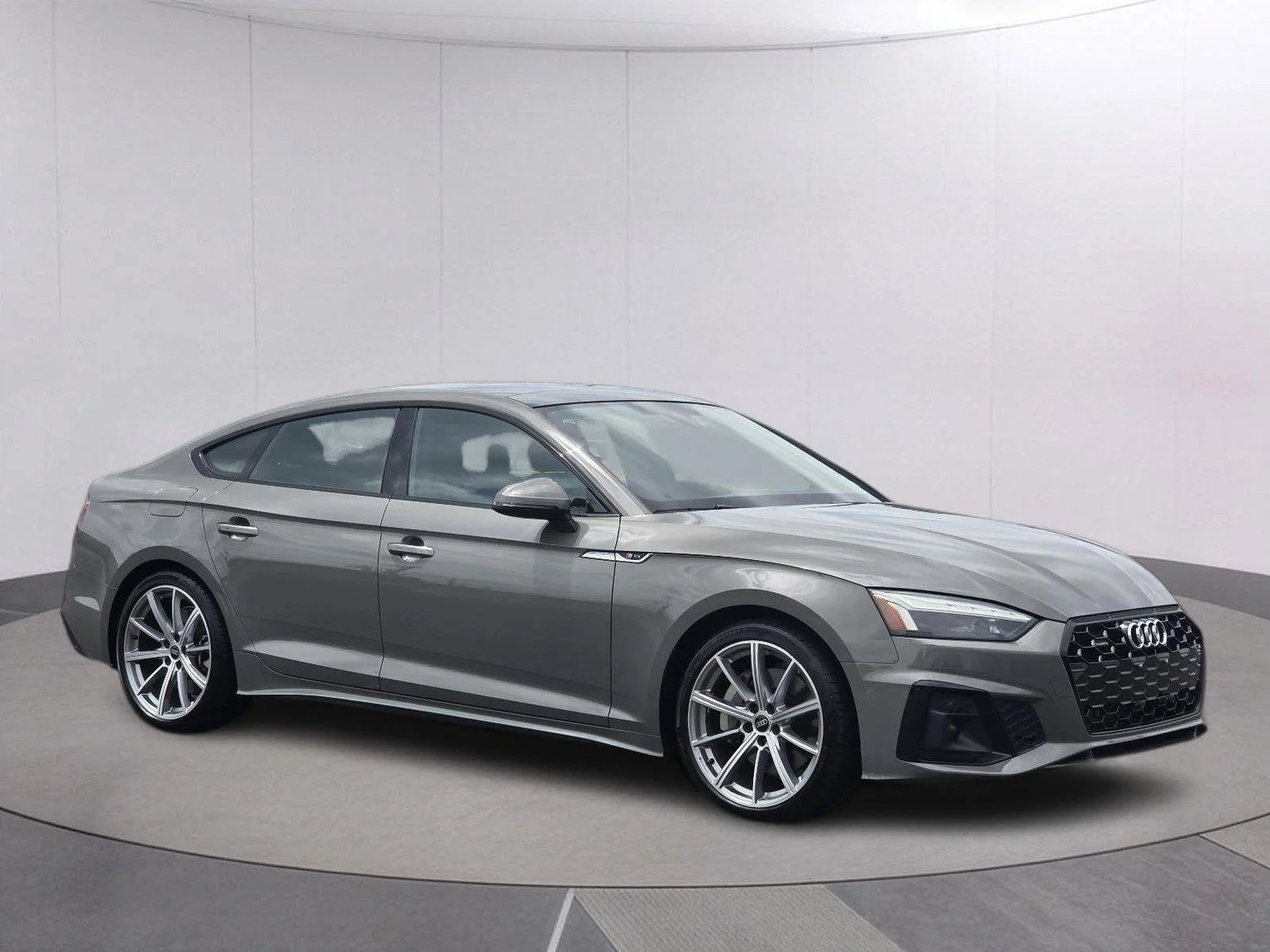 Used 2025  Audi S line Premium image 3