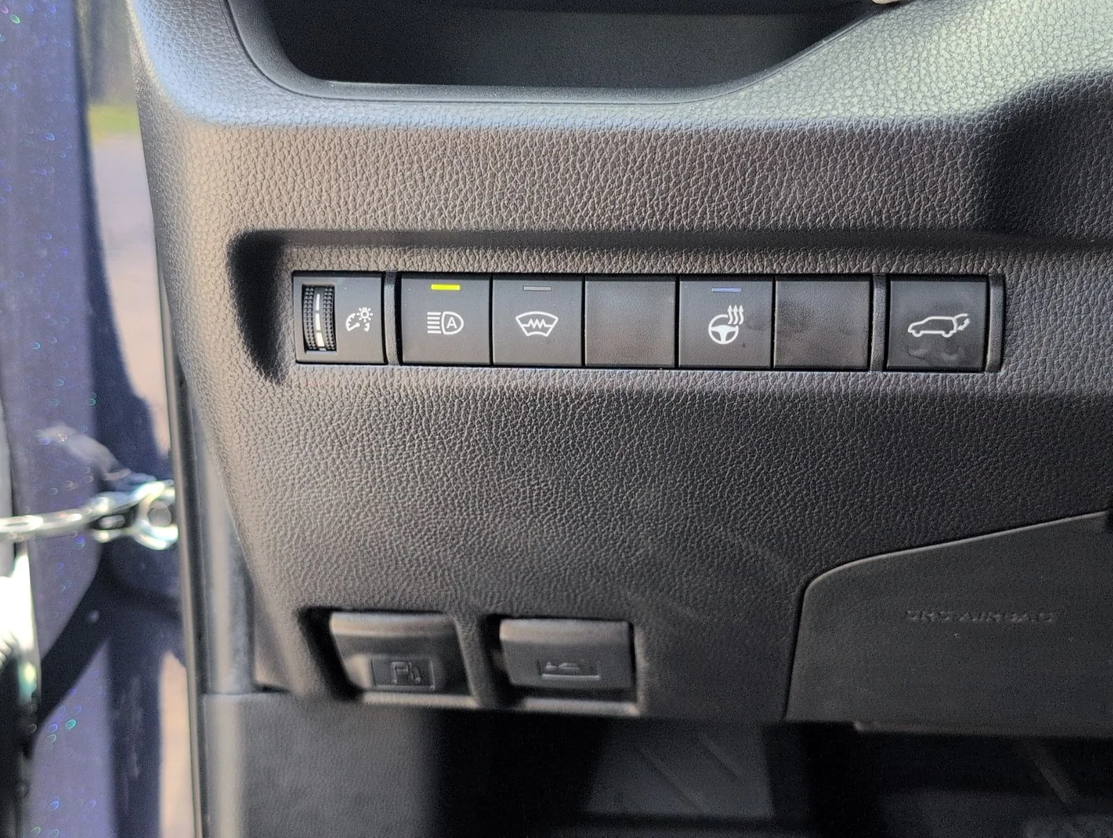 Used 2024  Toyota XLE Premium image 27