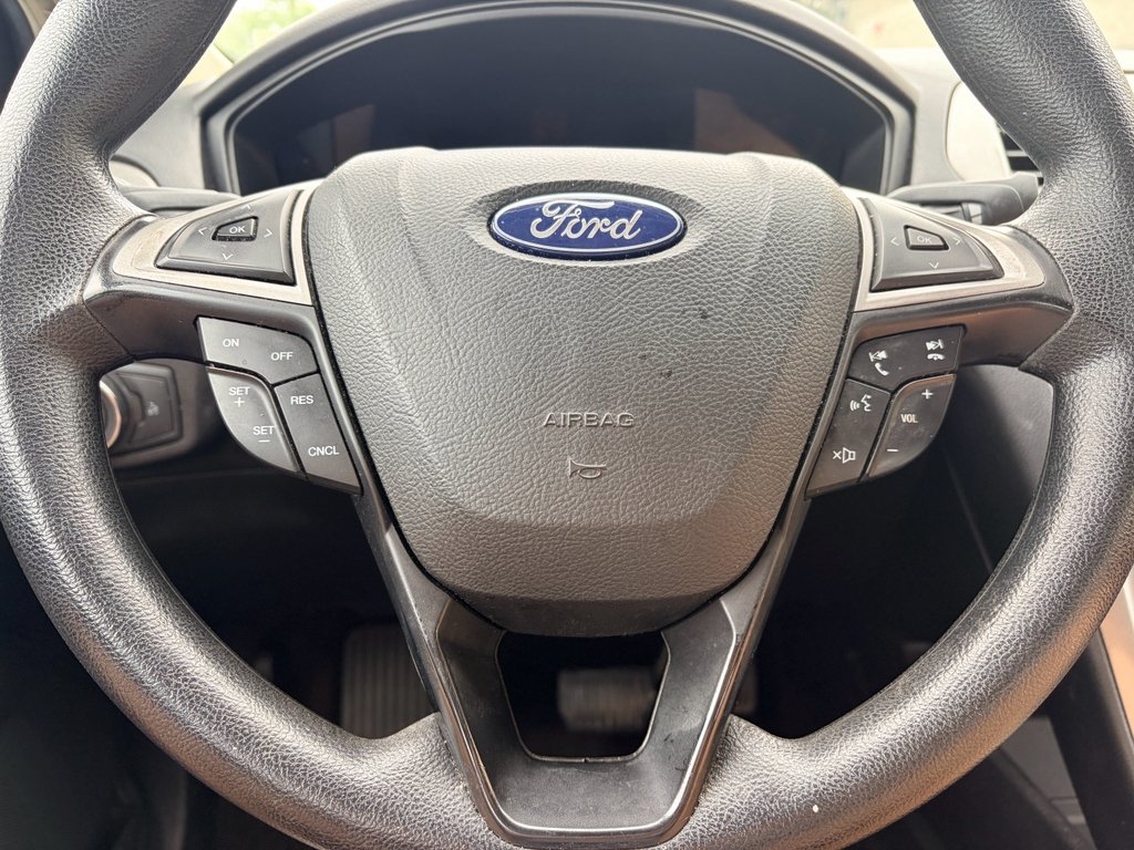 Used 2018 Magnetic Metallic Ford SE image 9