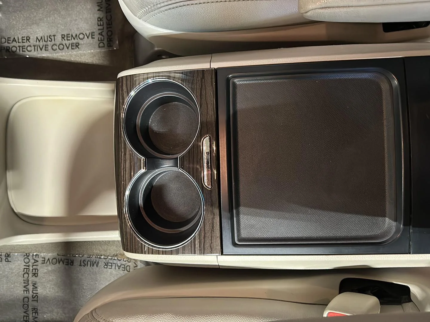 Used 2017 Midnight Black Metallic Toyota XLE Premium image 33
