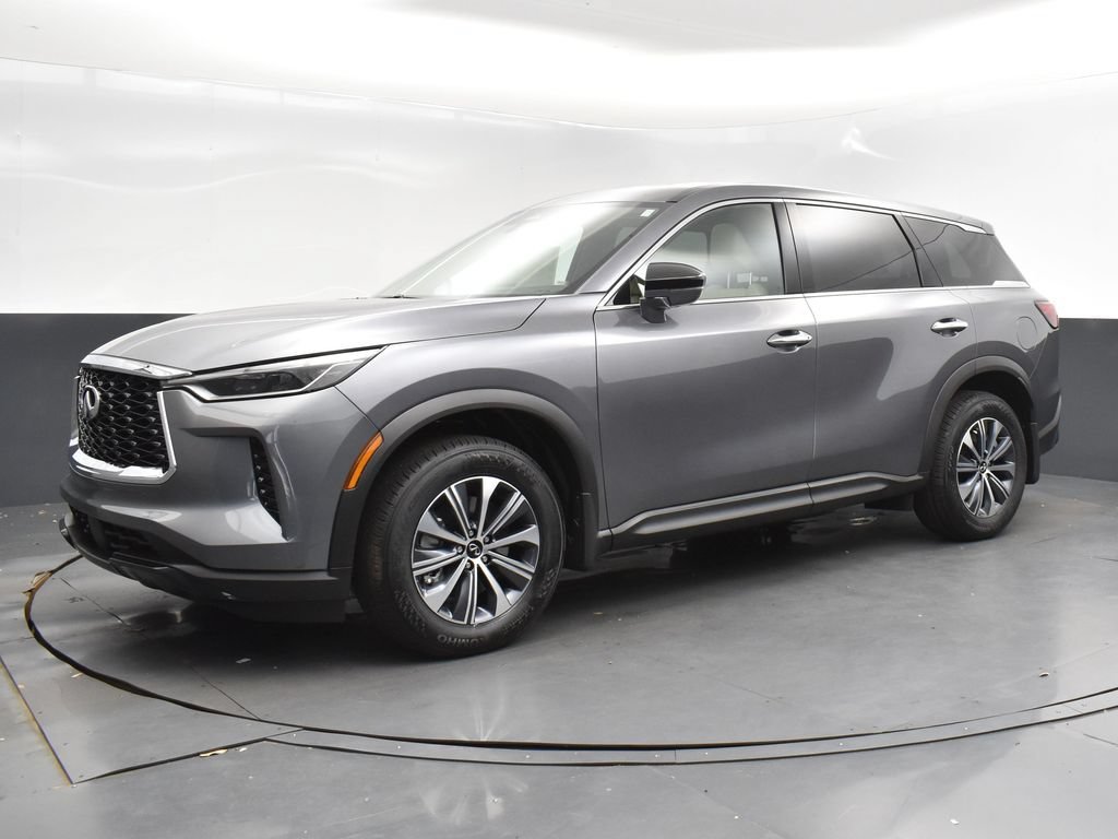 Certified Used 2025 Gray INFINITI PURE image 3