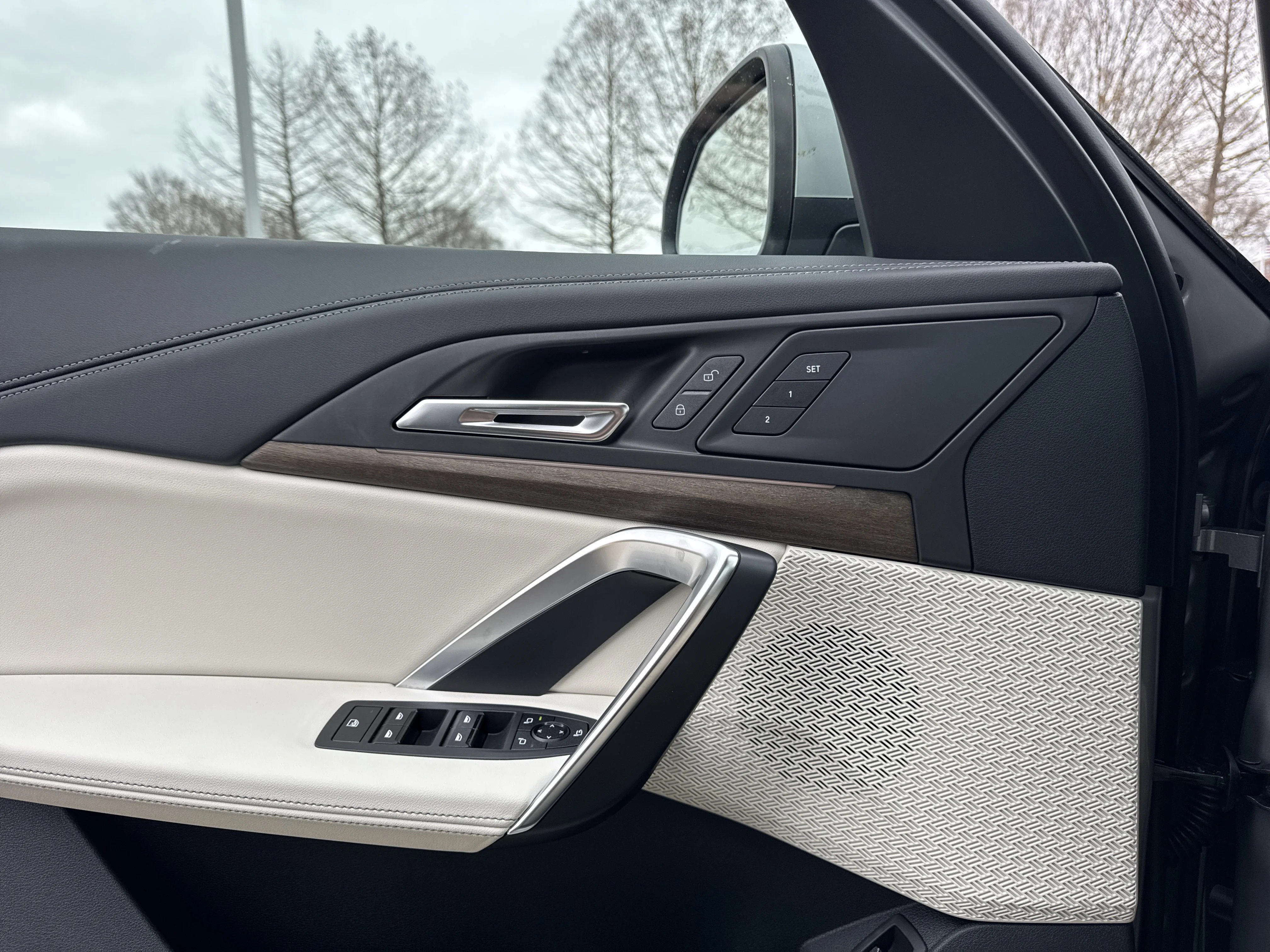 New 2026 SPACE SILVER BMW xDrive28i image 20