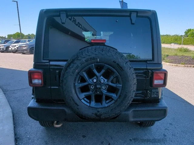 New 2026 Black Clear-Coat Exterior Paint Jeep 85th Anniversary Edition image 29