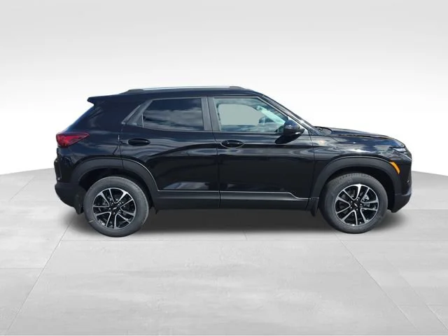 New 2026 Mosaic Black Metallic Chevrolet LT image 6