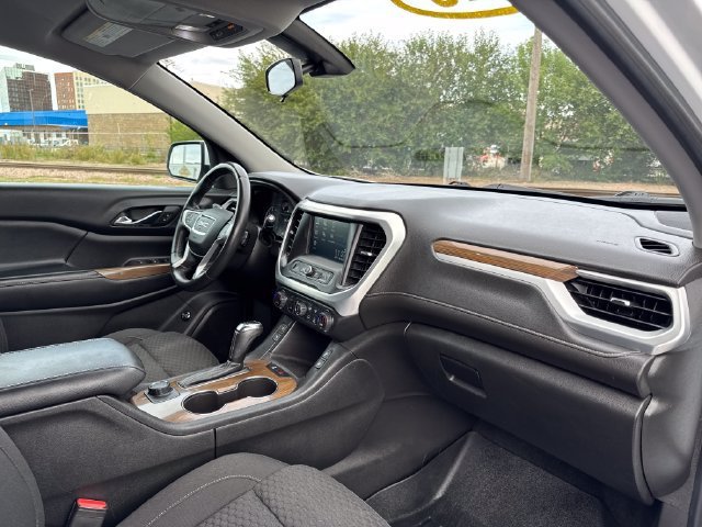 Used 2018 SUMMIT WHITE GMC SLE image 27