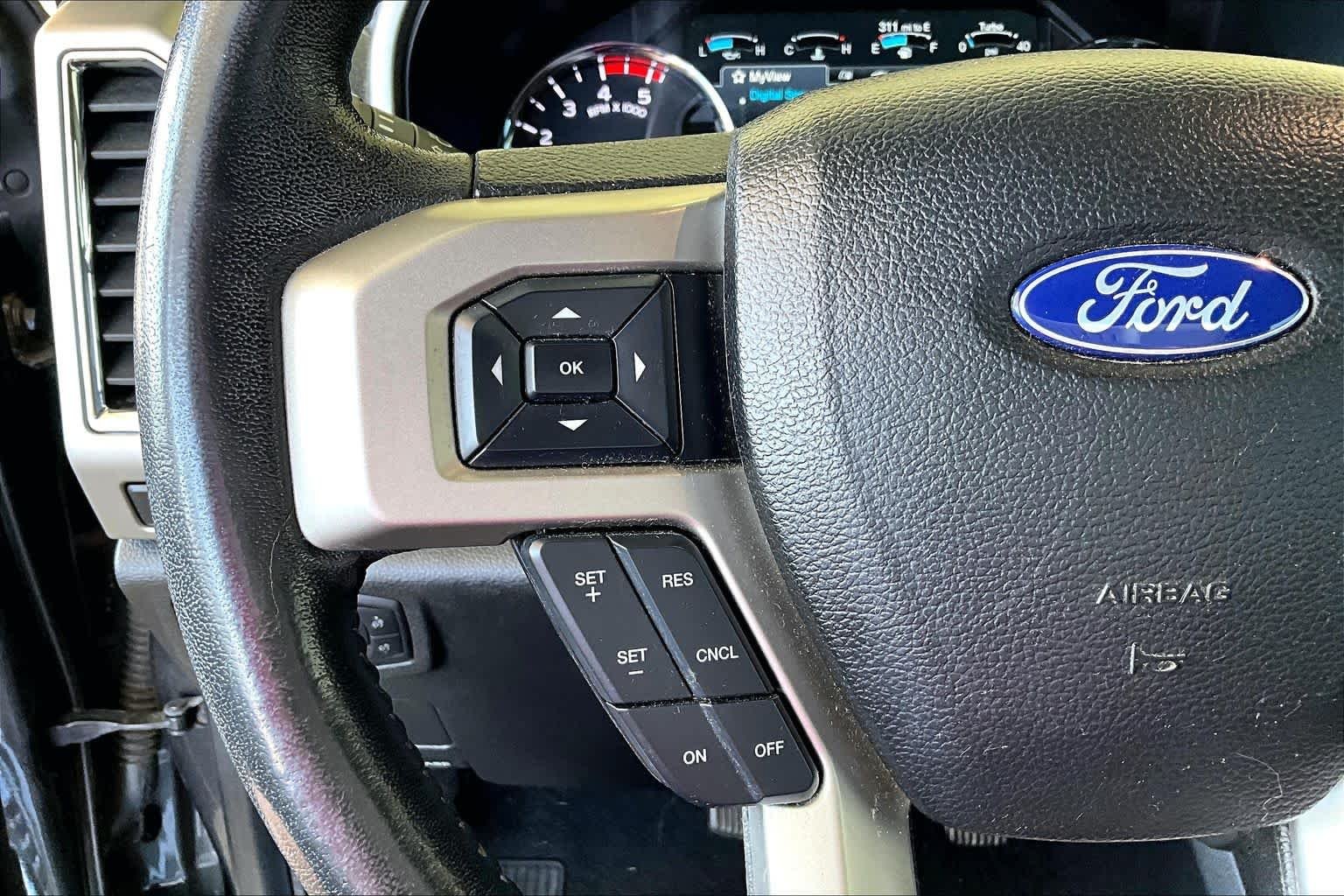 Used 2018 Magnetic Metallic Ford LARIAT image 23