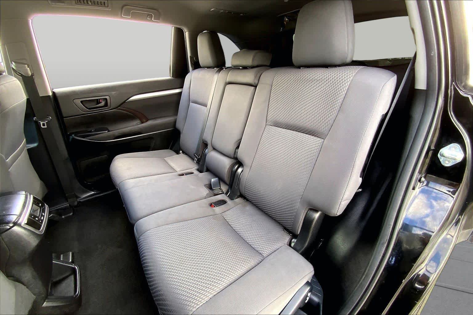 Used 2019 Midnight Black Metallic Toyota LE image 20