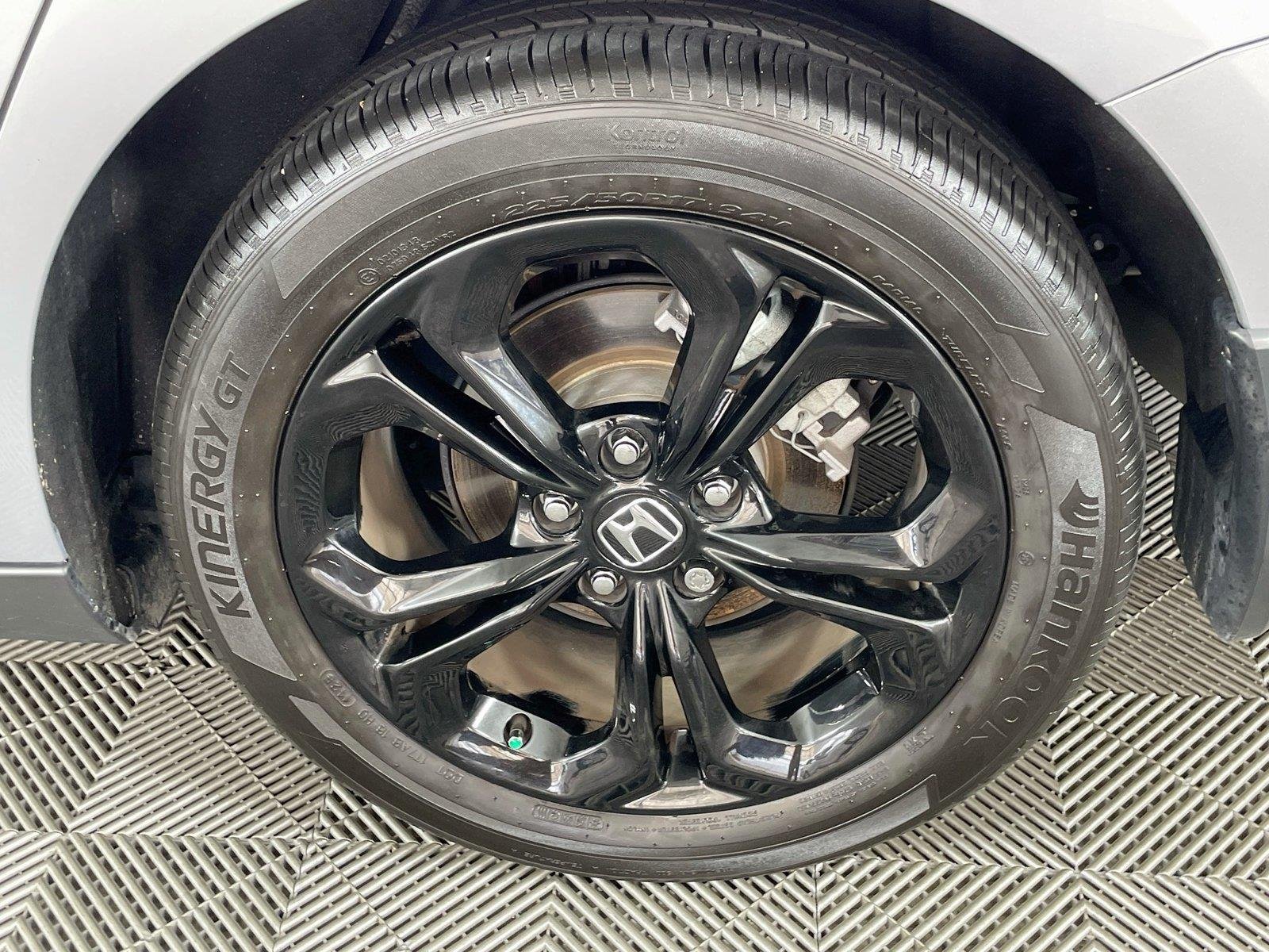 Used 2025 Solar Silver Metallic Honda SE image 33