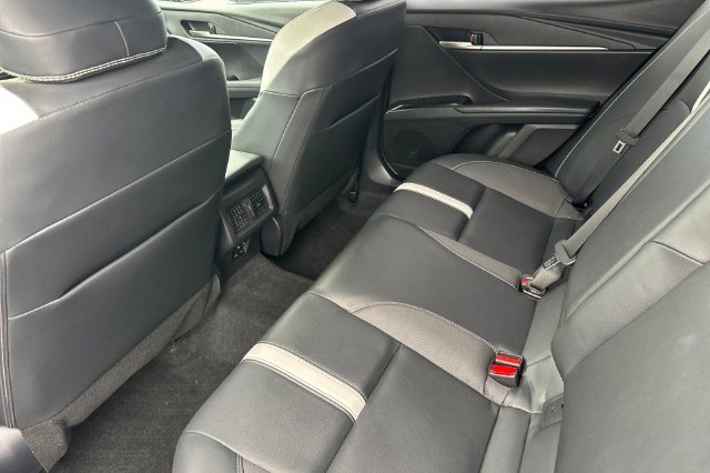 Certified Used 2025  Toyota SE image 16