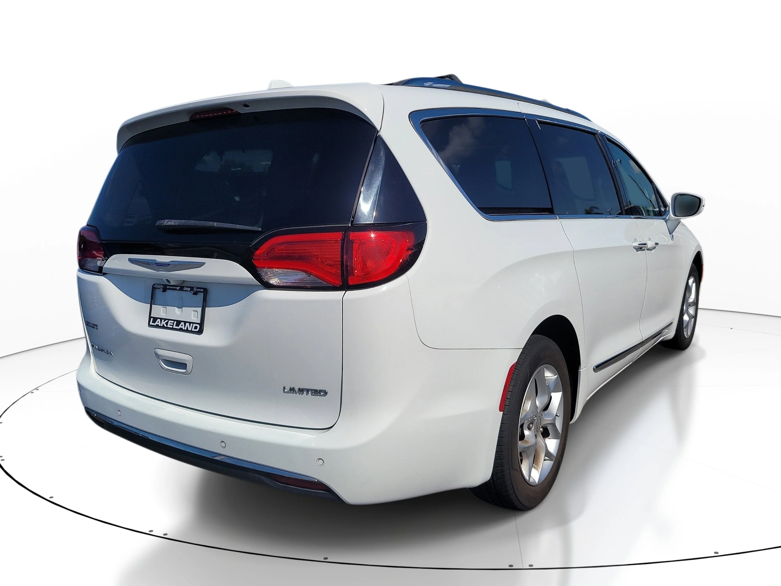 Used 2020 Bright White Clearcoat Chrysler Limited image 4