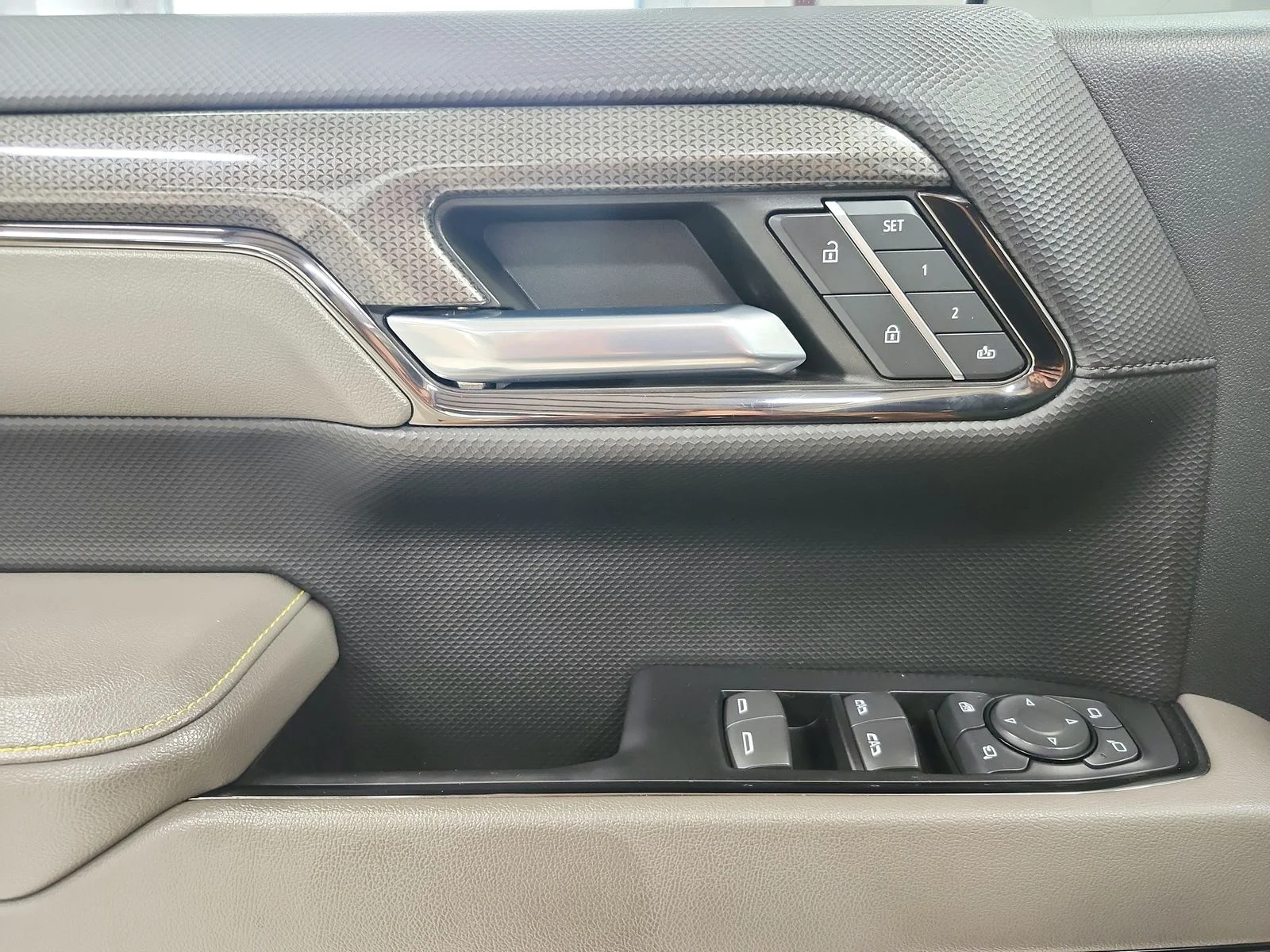 Used 2023  Chevrolet ZR2 image 39