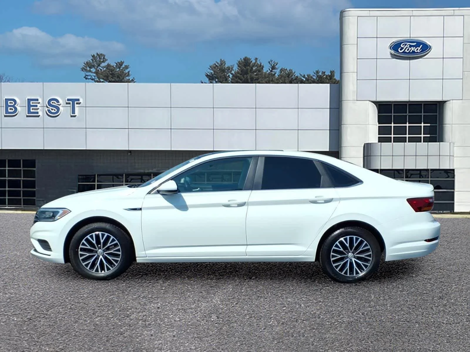 Used 2019 Pure White Volkswagen SEL image 2