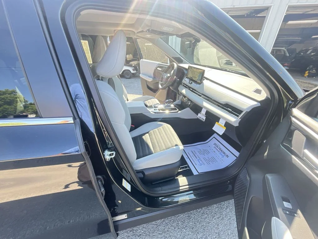 Used 2025 Black Mitsubishi SE image 25