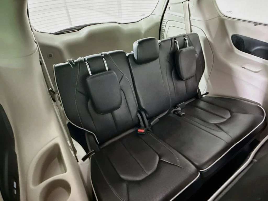 Used 2022 Black Chrysler Limited image 28