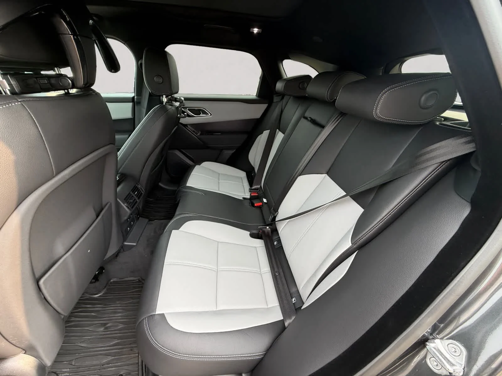 New 2026 Carpathian Grey Land Rover Belgravia Edition image 13