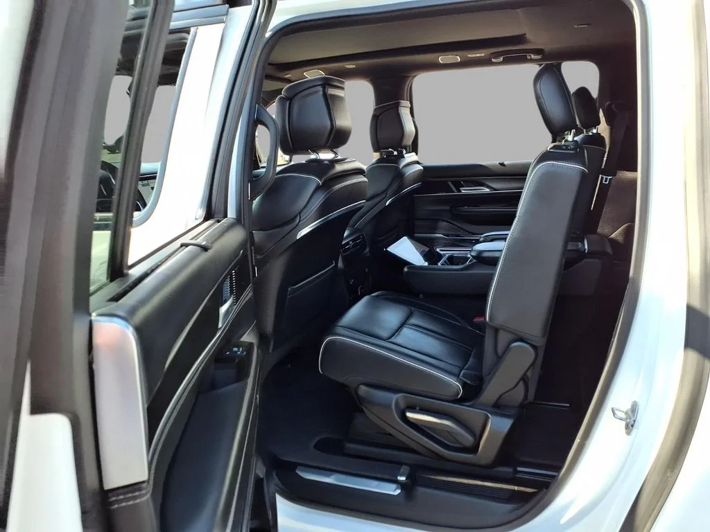 Used 2024 White Jeep Series II image 25