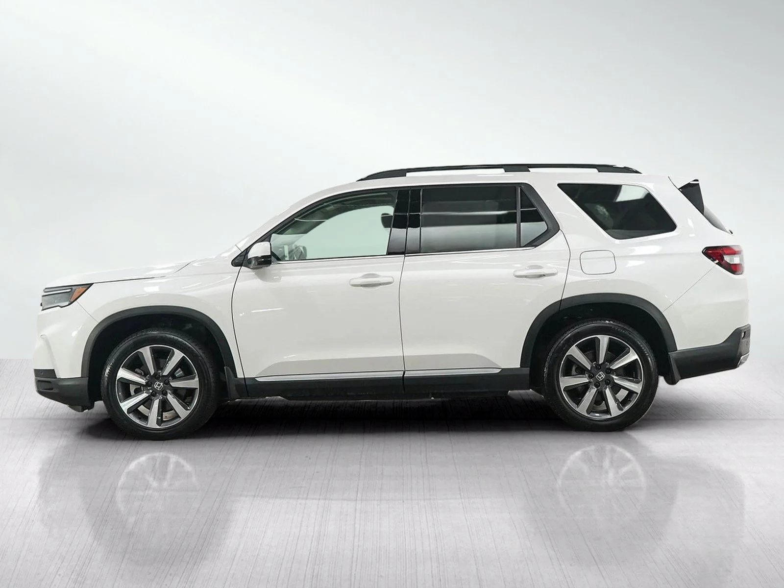 Used 2025 Honda Pilot Touring with VIN 5FNYG1H74SB054184 for sale in Burnsville, Minnesota