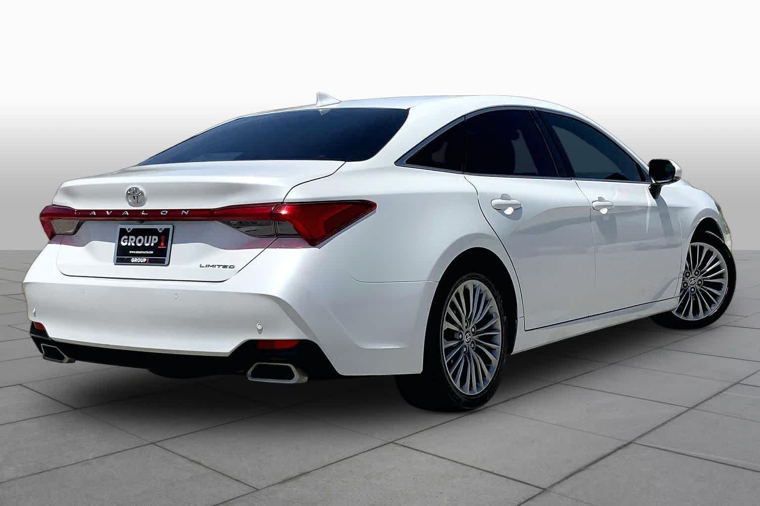 Used 2022 Wind Chill Pearl Toyota Limited image 13