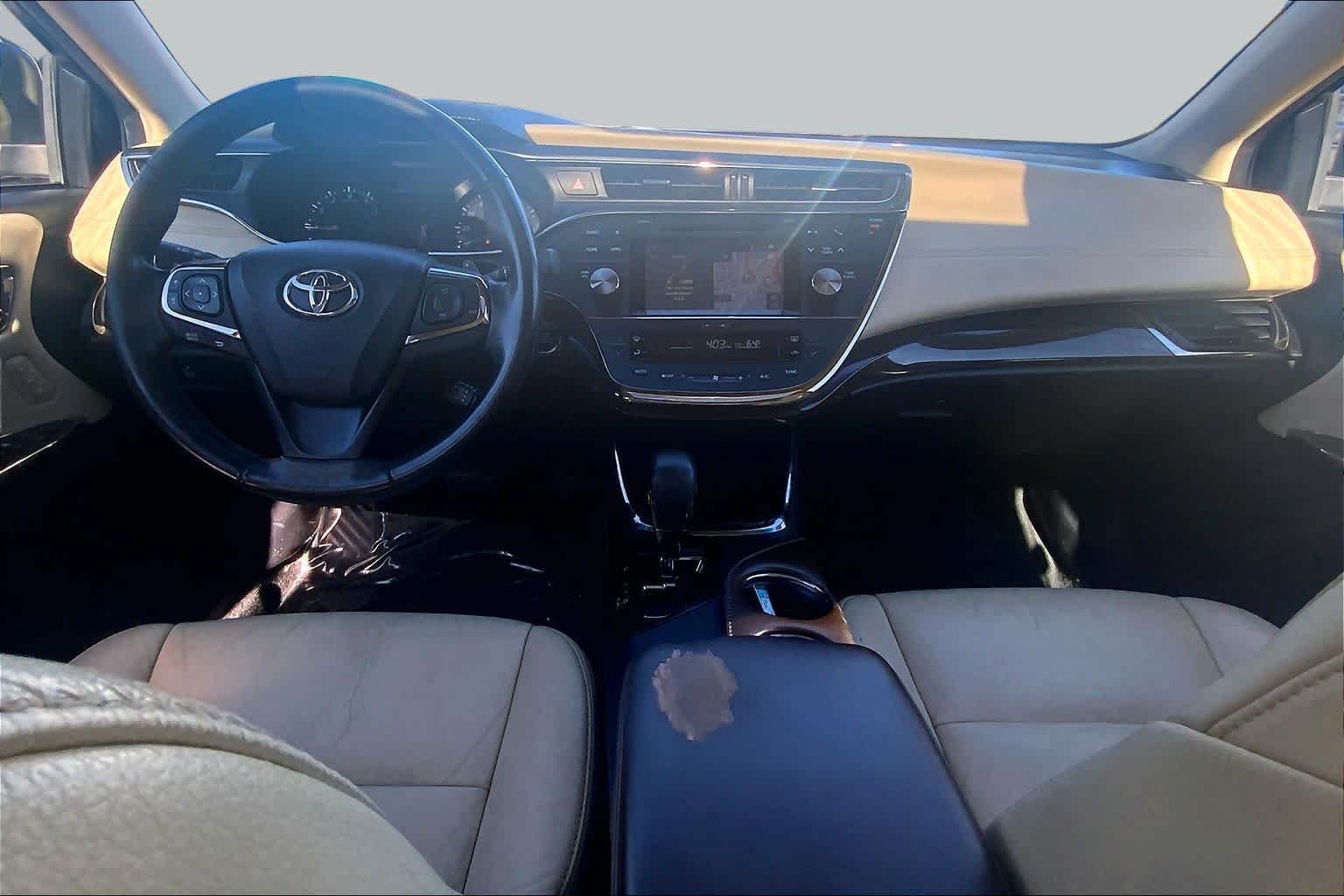 Used 2015 Ooh La La Rouge Mica Toyota XLE Touring image 30